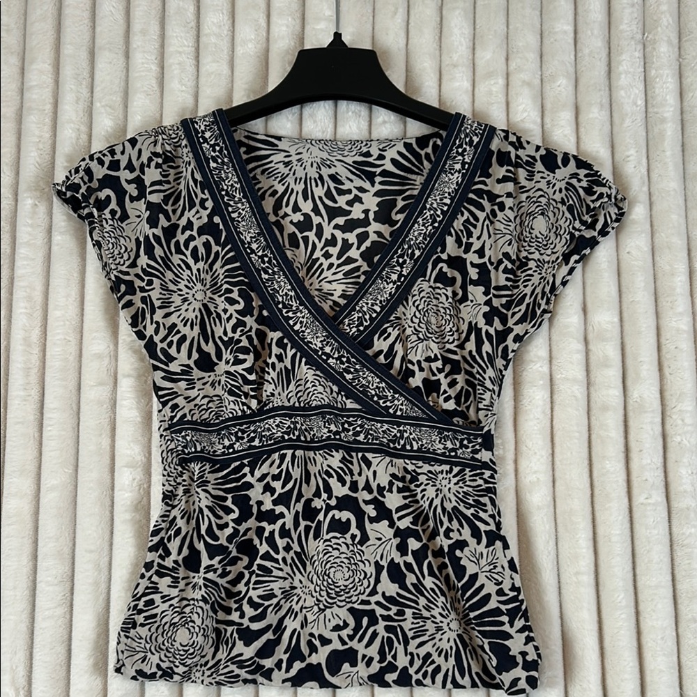 Banana republic silk short sleeve FAUX wrap blouse size XS